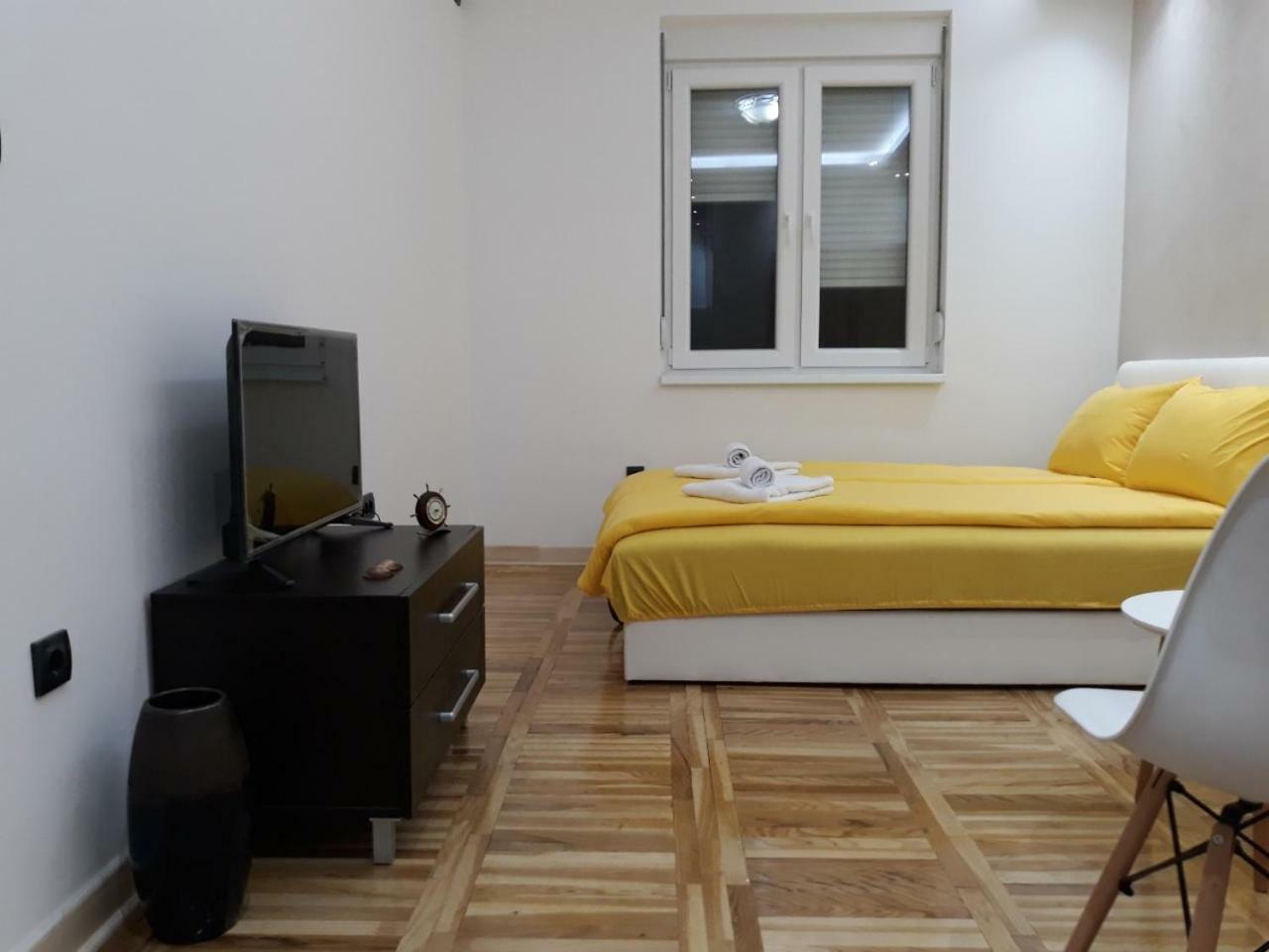Sweet Yellow Apartment Belgrade Exterior photo