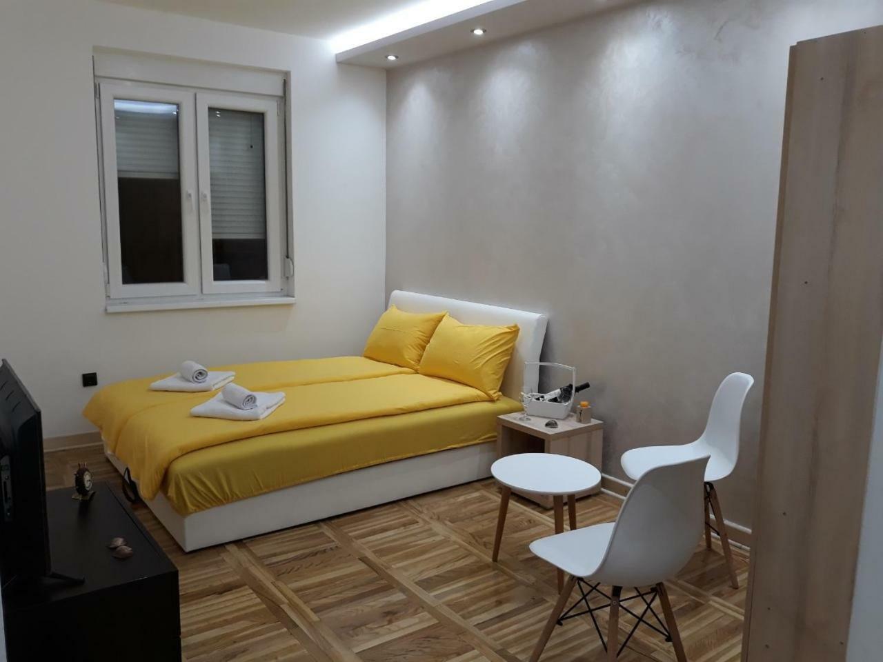 Sweet Yellow Apartment Belgrade Exterior photo